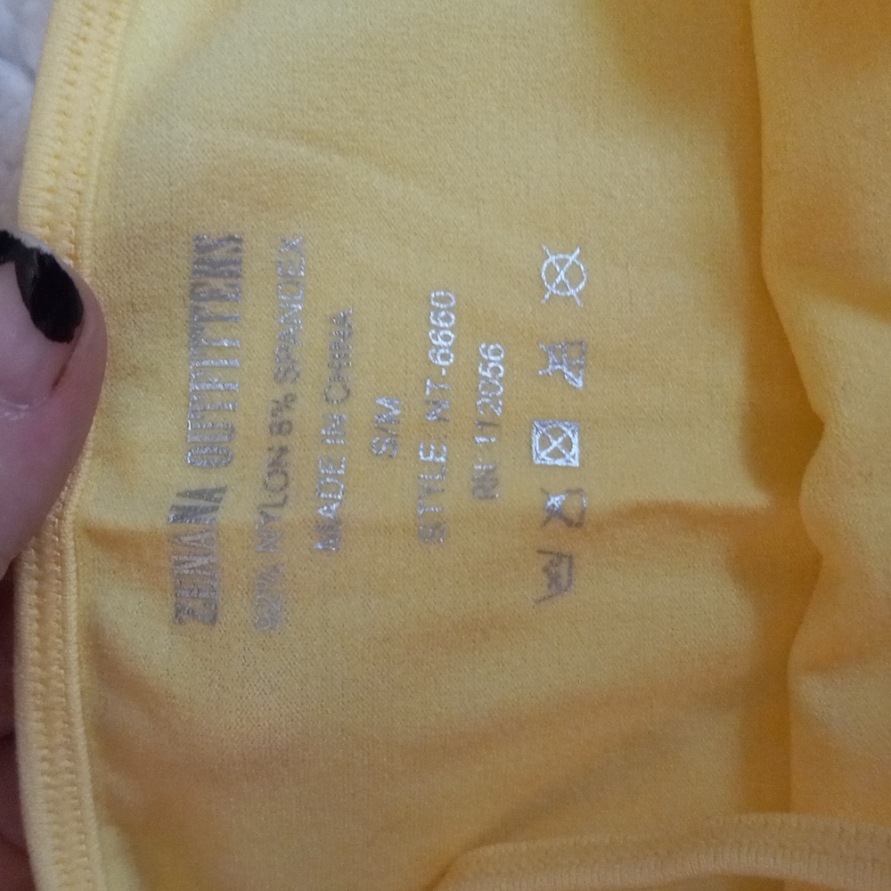 NWOT Zenana Outfitters Yellow Criss Cross Front Tank Top, Size S/M - Picture 3 of 4
